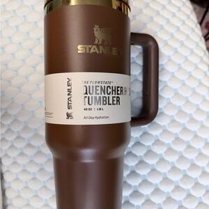 NIB Stanley Brown/Gold Quencher H2.0 40oz Tumbler w/Handle